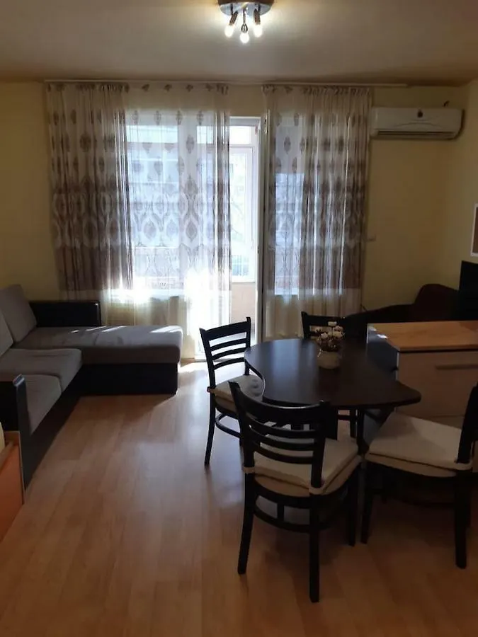 וארנה Studio Biju 0*,  בולגריה